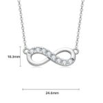 Сребърно колие с мойсанит Infinité, с форма на безкрайност и осем камъка, размери 24.6mm x 10.3mm.